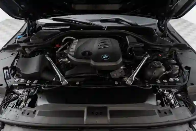 BMW&nbsp;5&nbsp;серии: сочетание стиля, технологий и драйва