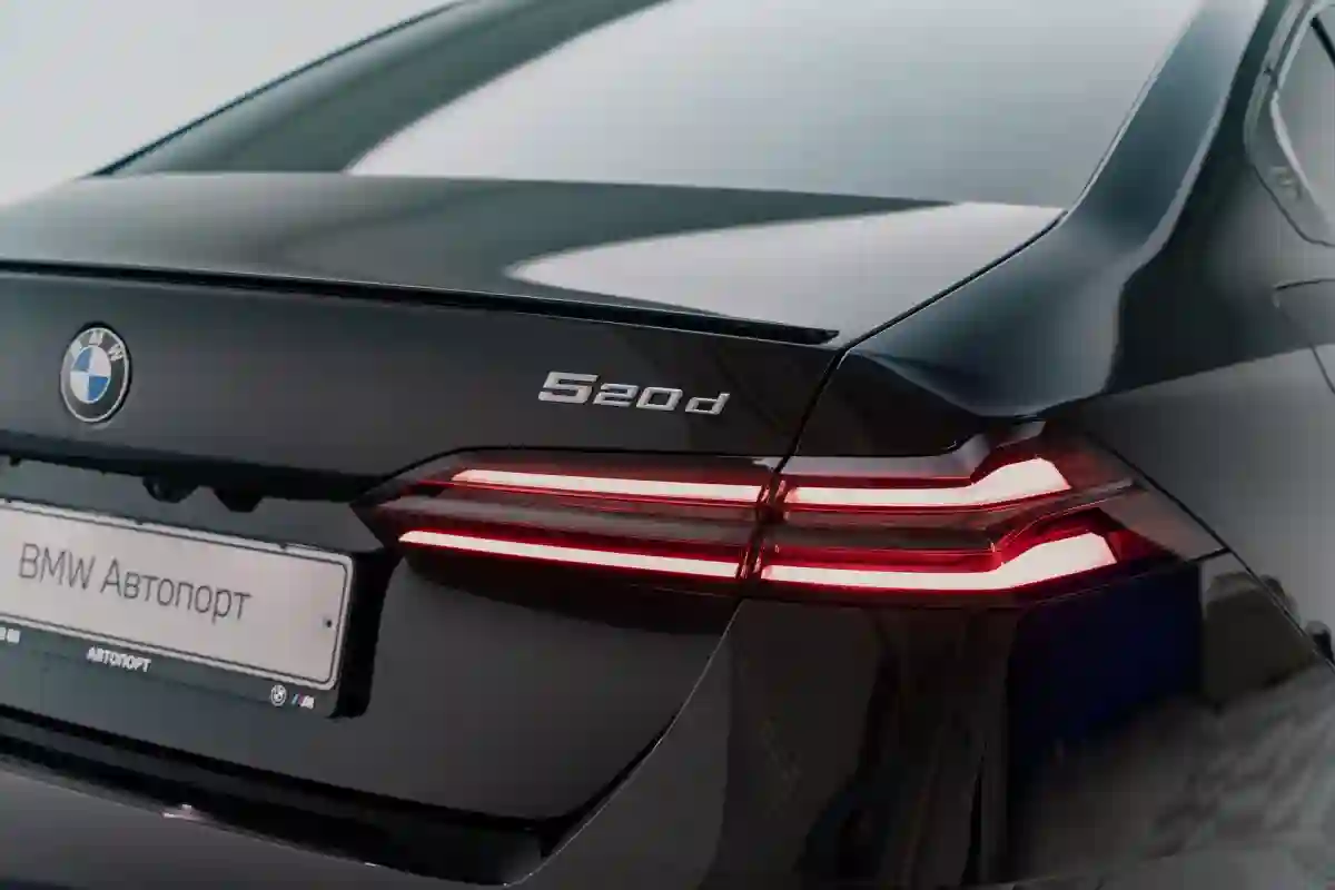 BMW&nbsp;5&nbsp;серии: сочетание стиля, технологий и драйва