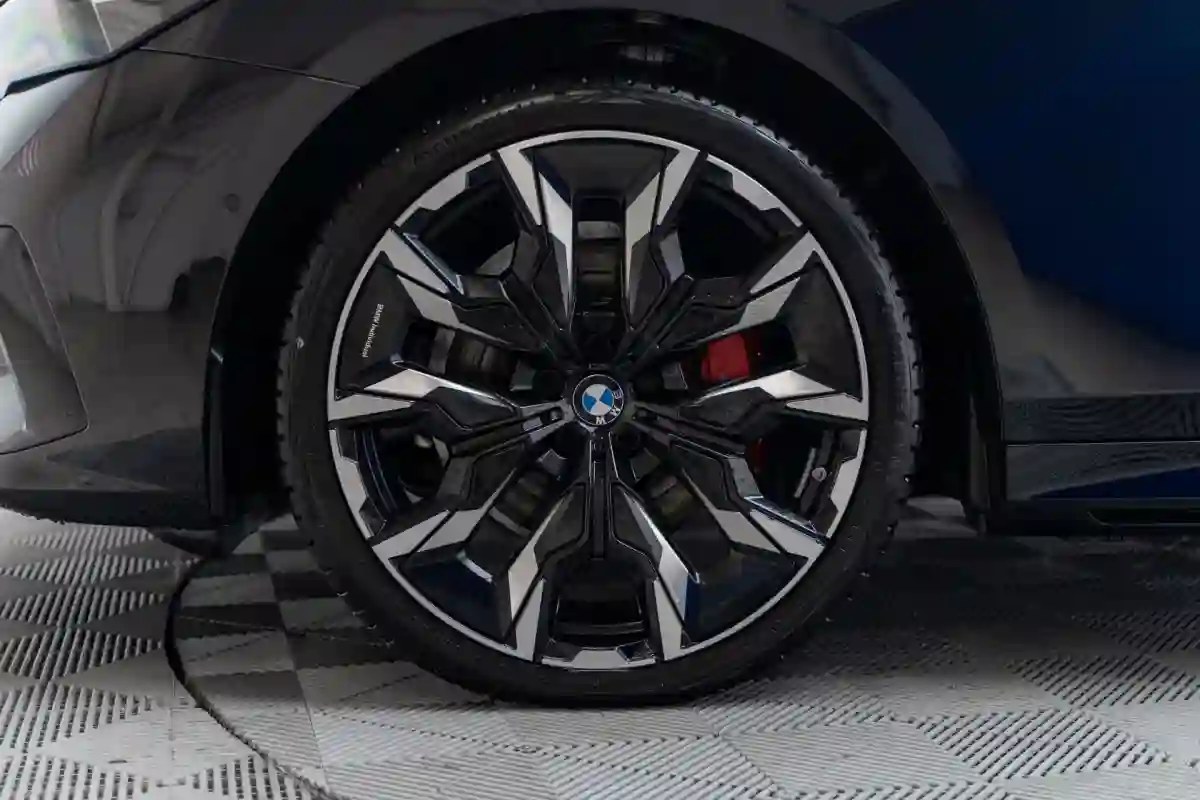 BMW&nbsp;5&nbsp;серии: сочетание стиля, технологий и драйва