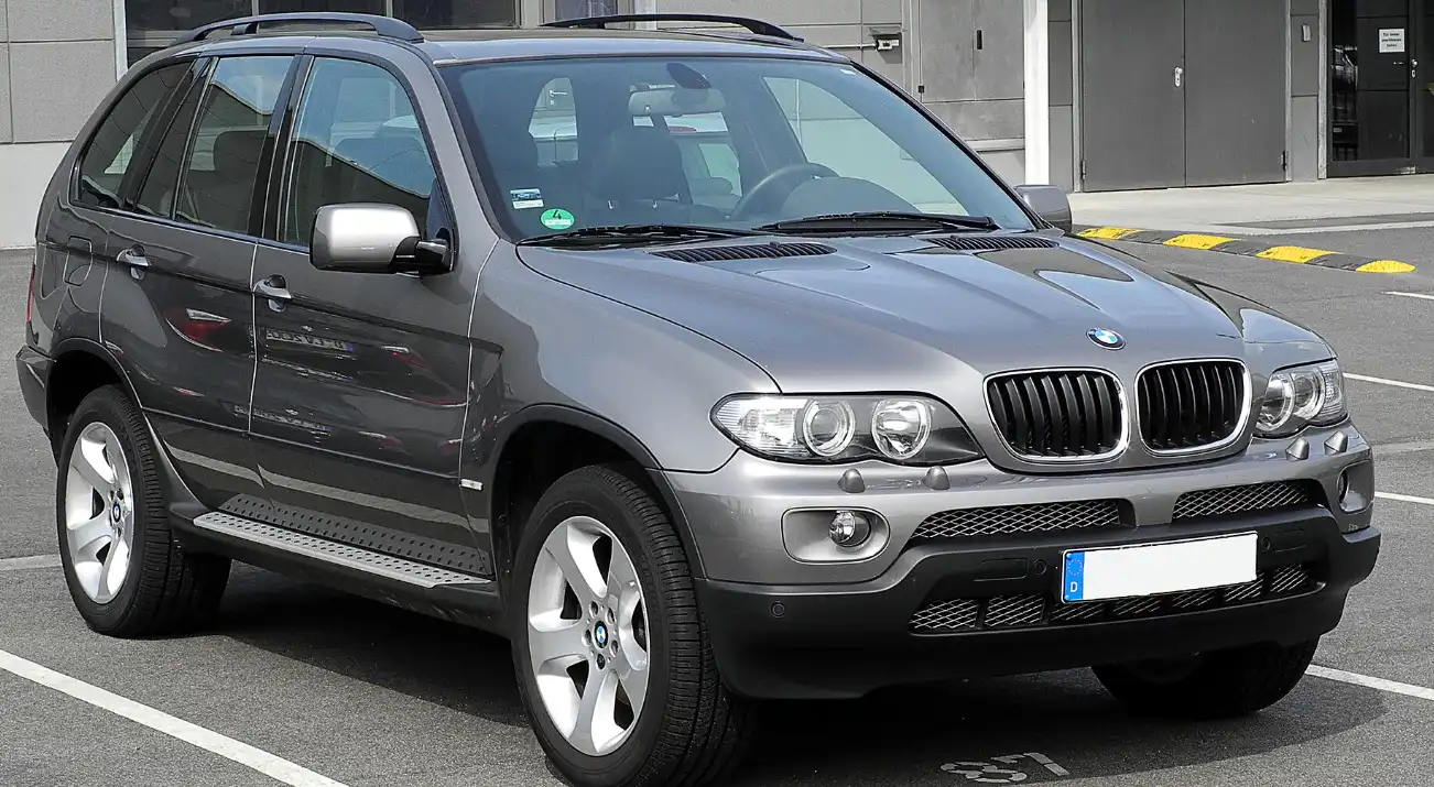 История поколений BMW X5