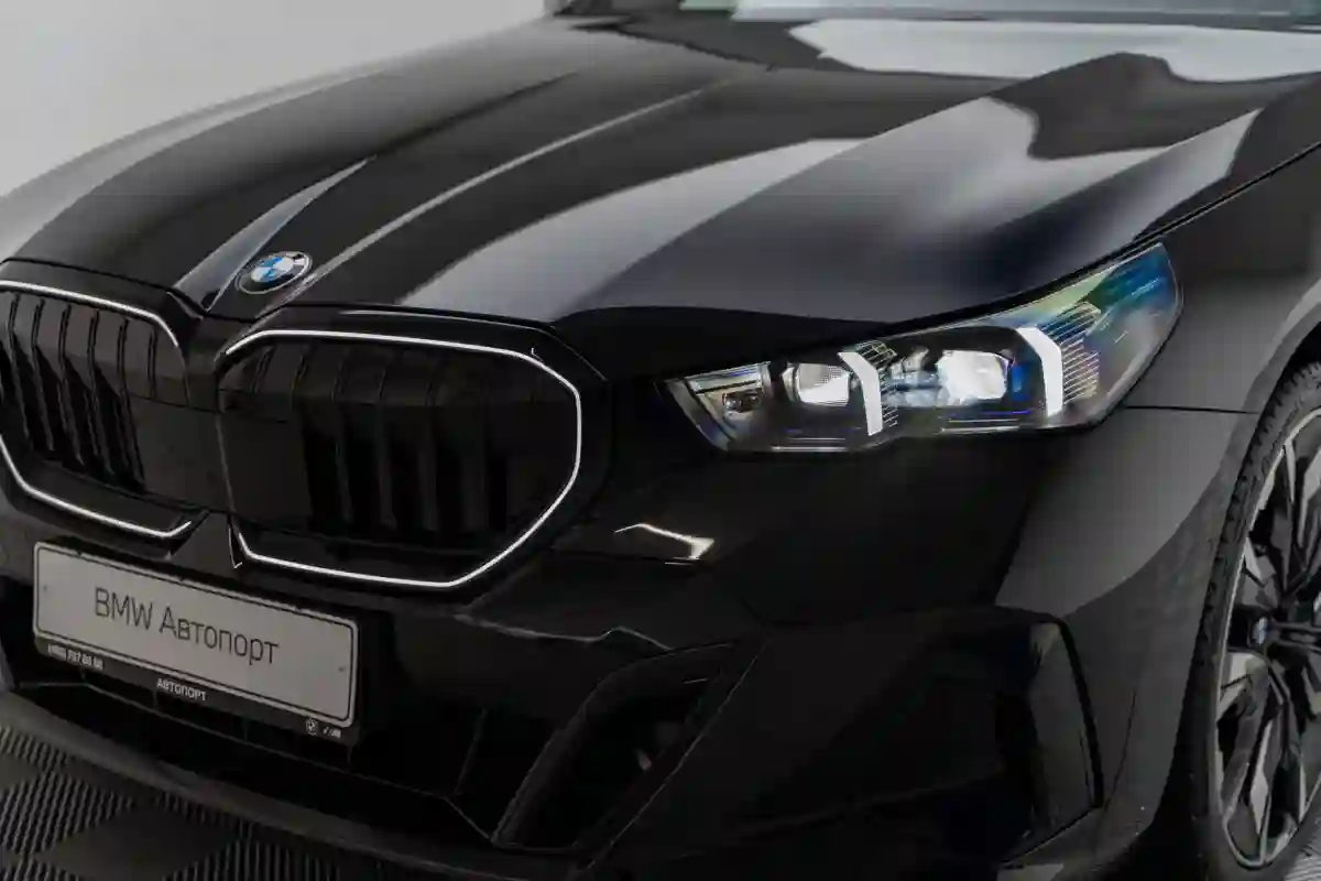 BMW&nbsp;5&nbsp;серии: сочетание стиля, технологий и драйва