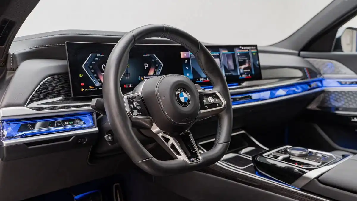 Обзор BMW&nbsp;7&nbsp;серии: автомобиль, задающий стандарты