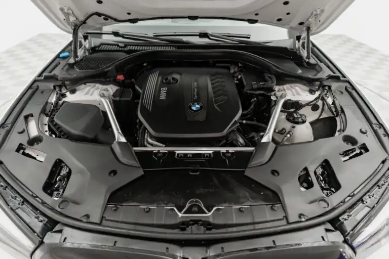BMW&nbsp;5&nbsp;серии: сочетание стиля, технологий и драйва