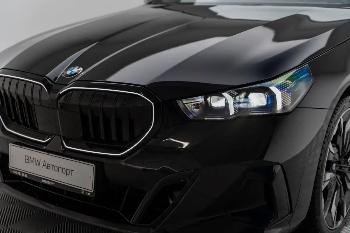 BMW&nbsp;5&nbsp;серии: сочетание стиля, технологий и драйва
